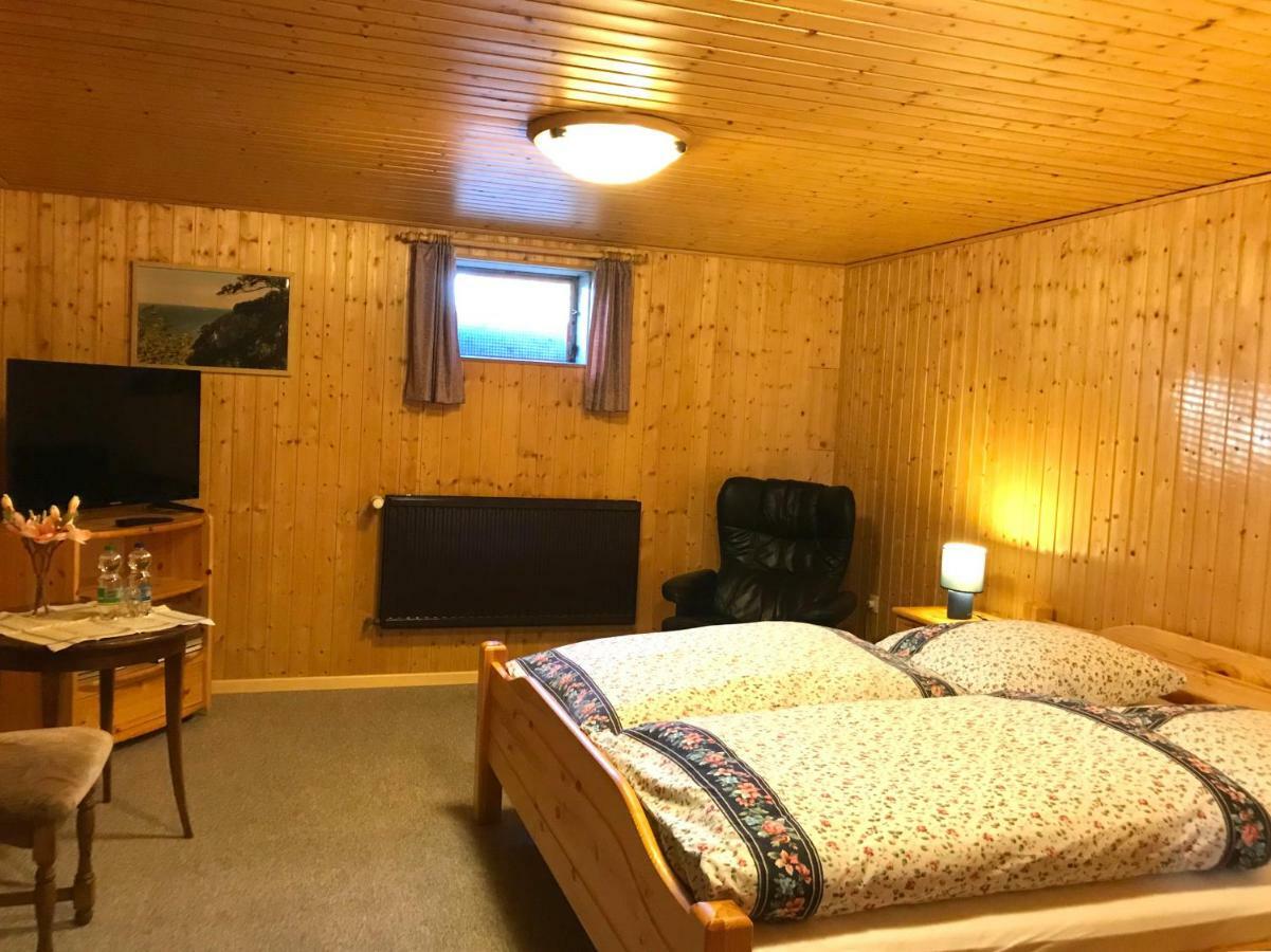 Schoenes Kellerzimmer Mit Bad Apartment Mittelangeln Екстериор снимка